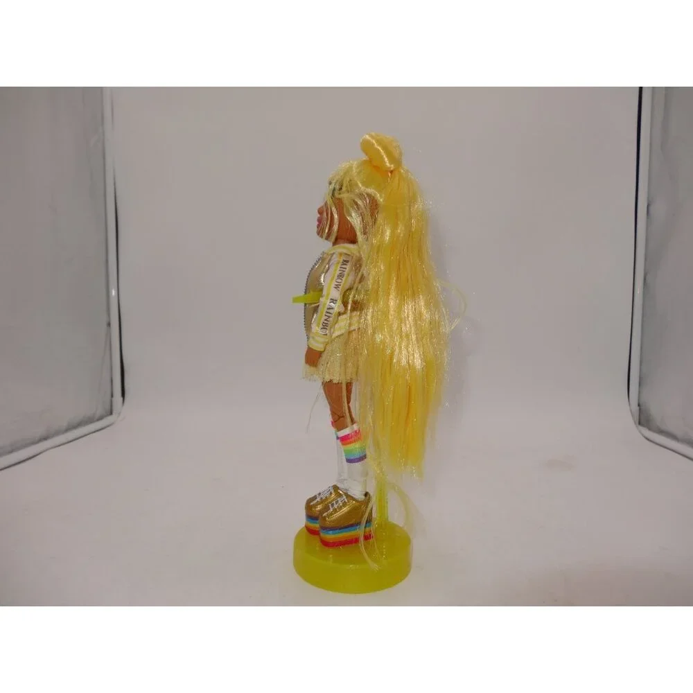 Rainbow High Cheer Series Sunny Madison Fashion Doll‎ Stand and New Accessories